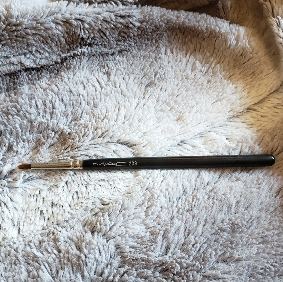MAC Cosmetics Other - MAC 209 Eyeliner Brush